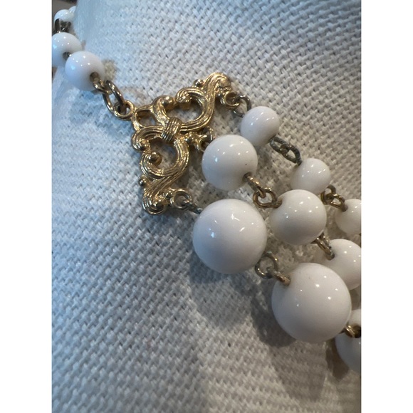 Vintage Milk Glass Necklace - Picture 6 of 6